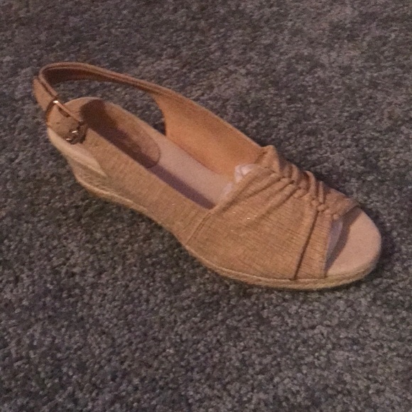 Bundle: 3 Pair of Size 7 Wedges. - Picture 4 of 5